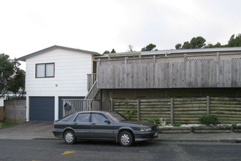 Photo of property in 28 Carluke Street, Paparangi, Wellington, 6037