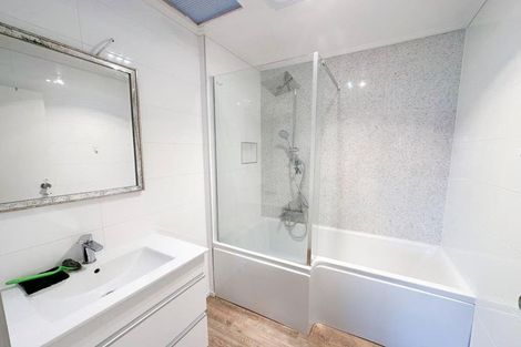 Photo of property in 5 Glenmore Road, Sunnyhills, Auckland, 2010