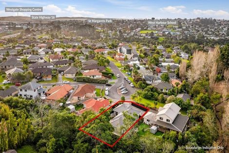 Photo of property in 13 Berkshire Terrace, Massey, Auckland, 0614