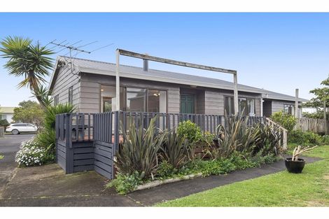 Photo of property in 20 Harbour Crest Drive, Waiuku, 2123