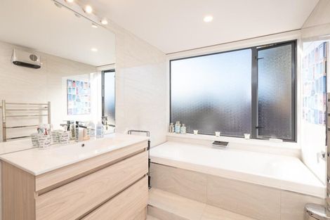 Photo of property in 24 Witbrock Crescent, Burnside, Christchurch, 8053