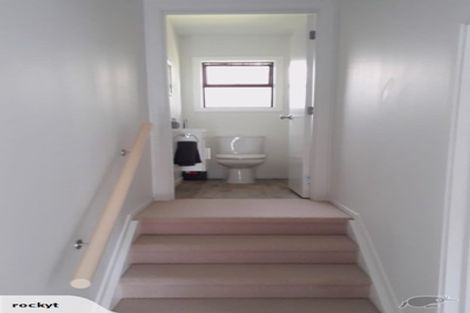 Photo of property in 2/660 Beach Road, Browns Bay, Auckland, 0630