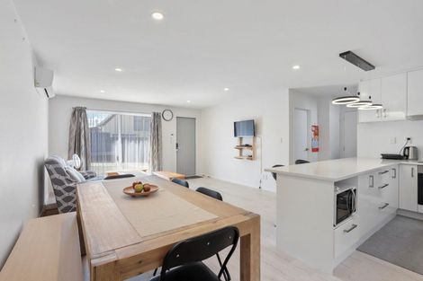 Photo of property in 4035c Great North Road, Glen Eden, Auckland, 0602