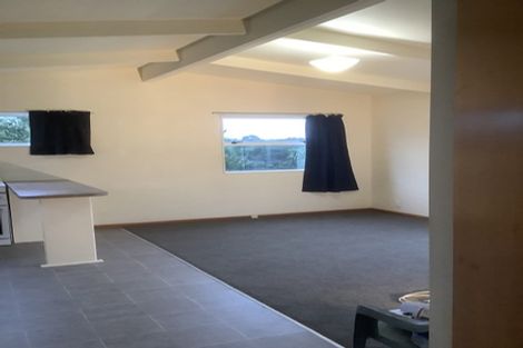 Photo of property in 1/98 Chislehurst Street, Henderson, Auckland, 0612