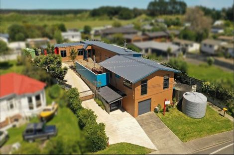 Photo of property in 571 Waitarere Beach Road, Waitarere Beach, Levin, 5510