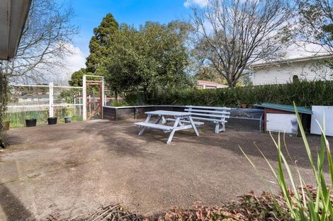 Photo of property in 22 Sarona Avenue, Glen Eden, Auckland, 0602