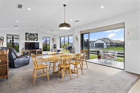 Photo of property in 2 Clifford Close, Leamington, Cambridge, 3432