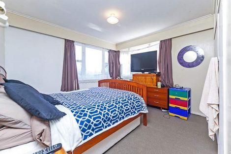 Photo of property in 74 Nikau Street, New Lynn, Auckland, 0600