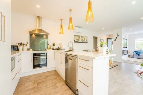 Photo of property in 25 Elizabeth Street, Orewa, 0931