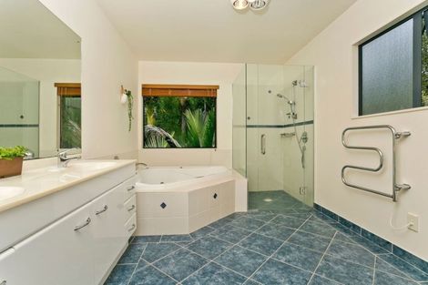 Photo of property in 98 Pemberton Avenue, Bayview, Auckland, 0629