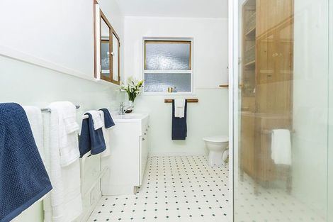 Photo of property in 2/47 Braemar Road, Rothesay Bay, Auckland, 0630