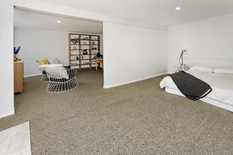Photo of property in 2/2 Avonleigh Road, Green Bay, Auckland, 0604