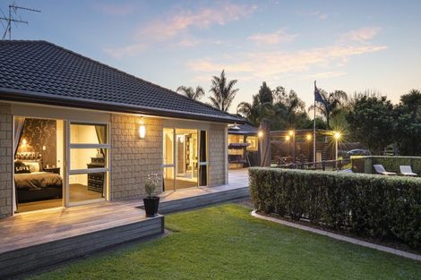 Photo of property in 24 Glencairn Place, Buckland, Pukekohe, 2677