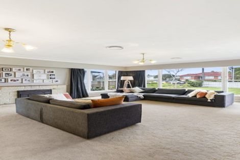 Photo of property in 58 Yeovil Road, Te Atatu Peninsula, Auckland, 0610