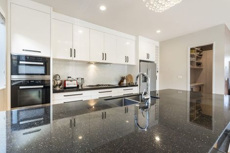 Photo of property in 33 Caldera Drive, Long Bay, Auckland, 0630