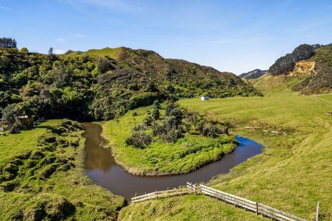 Photo of property in 4020 Mokau Road, Tongaporutu, Urenui, 4376