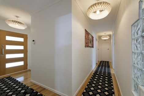 Photo of property in 2/2 Avonleigh Road, Green Bay, Auckland, 0604