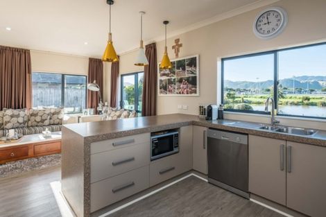Photo of property in 11 Trusham Court, Paraparaumu, 5032