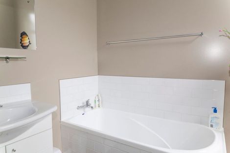 Photo of property in 17 Chamberlain Street, Dannevirke, 4930