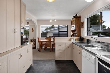 Photo of property in 8 Kowhai Street, Strandon, New Plymouth, 4312