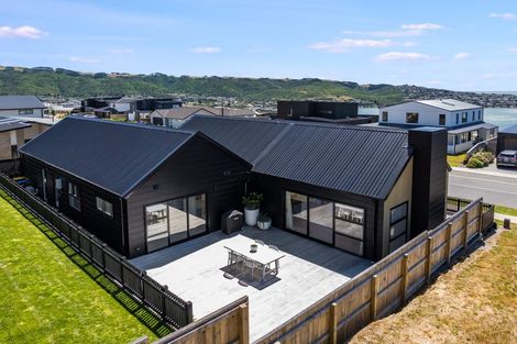 Photo of property in 75 Queen Charlotte Drive, Aotea, Porirua, 5024