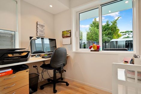 Photo of property in 93 Kiwi Esplanade, Mangere Bridge, Auckland, 2022