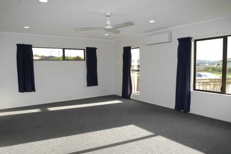 Photo of property in 7 Linwood Drive, Paraparaumu, 5032