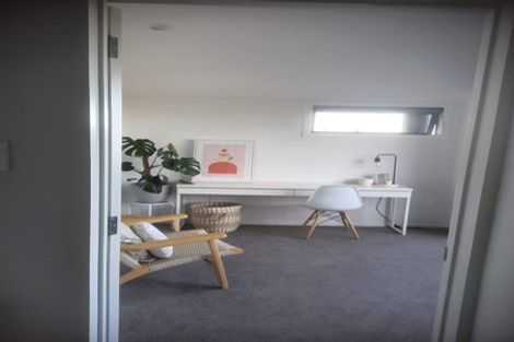 Photo of property in 2/182 Mount Pleasant, Mount Pleasant, Christchurch, 8081