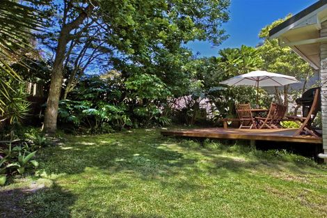 Photo of property in 2/2 Avonleigh Road, Green Bay, Auckland, 0604