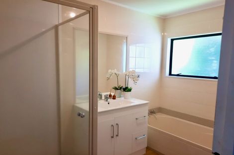 Photo of property in 216 Whangaparaoa Road, Red Beach, 0932