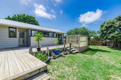 Photo of property in 128 Tutere Street, Waikanae Beach, Waikanae, 5036
