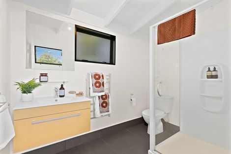 Photo of property in 1/663a Beach Road, Rothesay Bay, Auckland, 0630