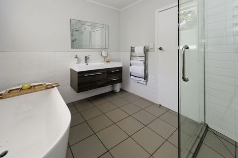 Photo of property in 2/2 Avonleigh Road, Green Bay, Auckland, 0604