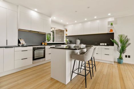 Photo of property in 91 Mountain Road, Henderson Valley, Auckland, 0612