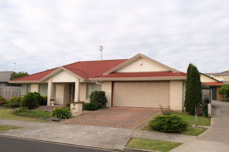 Photo of property in 1/16 Keswick Close, Northpark, Auckland, 2013