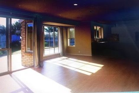 Photo of property in 6 Ballydonegan Rise, East Tamaki, Auckland, 2013