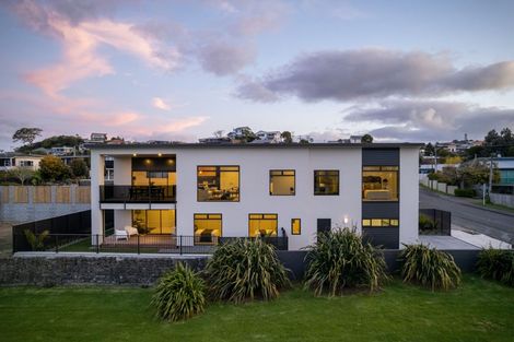 Photo of property in 9 Bayly Road, Moturoa, New Plymouth, 4310