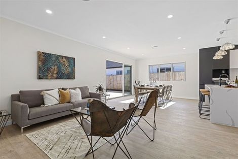 Photo of property in 20 Gilbransen Road, Kumeu, 0810