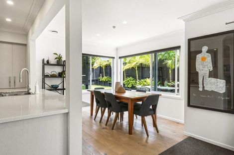 Photo of property in 2/40 Hebron Road, Waiake, Auckland, 0630