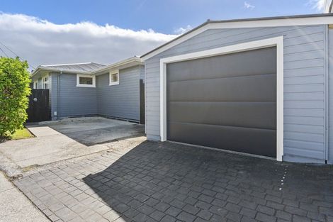 Photo of property in 215 Mangorei Road, Merrilands, New Plymouth, 4312