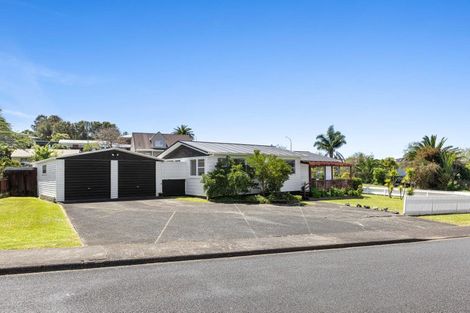 Photo of property in 35 Fairway Avenue, Red Beach, 0932