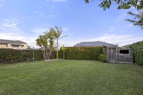 Photo of property in 84 Marine Parade, Mellons Bay, Auckland, 2014