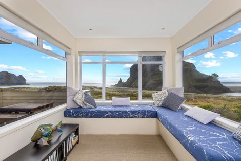 Photo of property in 47 Marine Parade South, Piha, 0772