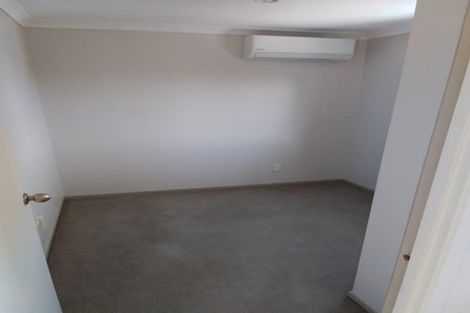 Photo of property in 2/129 Edmonton Road, Te Atatu South, Auckland, 0610