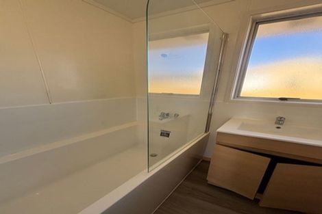 Photo of property in 2 Arnhem Place, Pukekohe, 2120