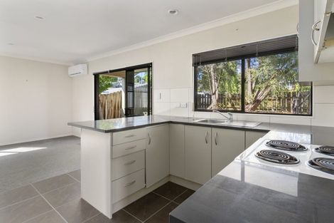 Photo of property in 10 Cedar Heights Avenue, Massey, Auckland, 0614