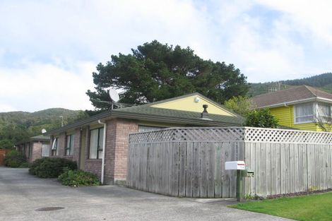 Photo of property in 73b Larsen Crescent, Tawa, Wellington, 5028