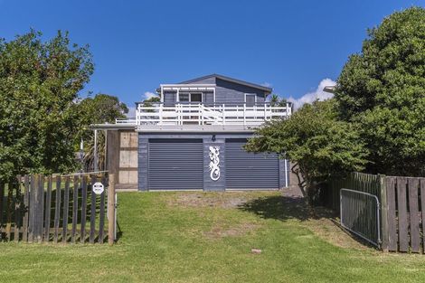 Photo of property in 42 Rodney Avenue, Te Horo Beach, Otaki, 5581