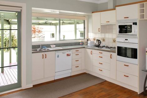 Photo of property in 12 Saint Albans Avenue, Hokowhitu, Palmerston North, 4410