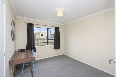 Photo of property in 393 Carrington Street, Upper Vogeltown, New Plymouth, 4310